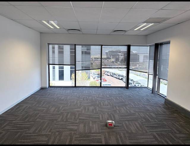 294M² OFFICE TO LET IN VORNA VALLEY